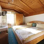 Han/Misafirhane Gasthof Pesbichl